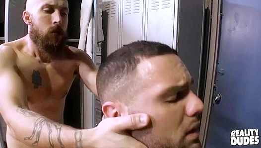 Steamy Lockers: Dustin Steele Julian Knowles Go Wild in Hot Gay Encounter – Reality Dudes
