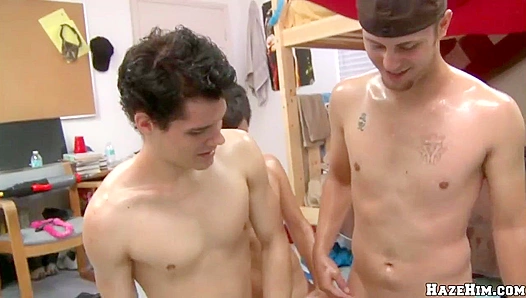 Oiled Up Ready: Two Hung Jocks Heat Things Up – HazeHim 18+