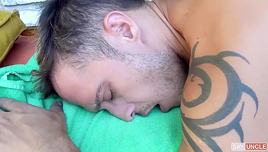 Big Latino Cocks Collide in Steamy Poolside Action – LatinLeche 18+