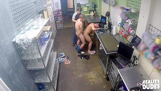 Floral Fantasy: Brent Brogans Hot Tryst with Justin – Steamy Gay Three-Way RealityDudes