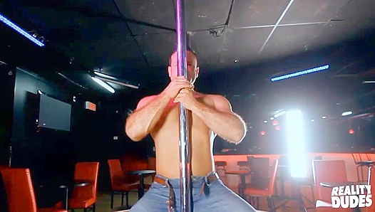 Massive Bear Darcy Oaks Strips Down for Your Pleasure – RealityDudes POV