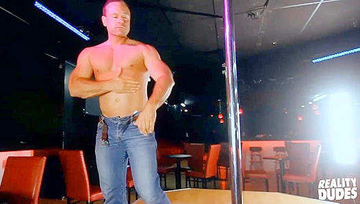 Massive Bear Darcy Oaks Strips Down for Your Pleasure – RealityDudes POV