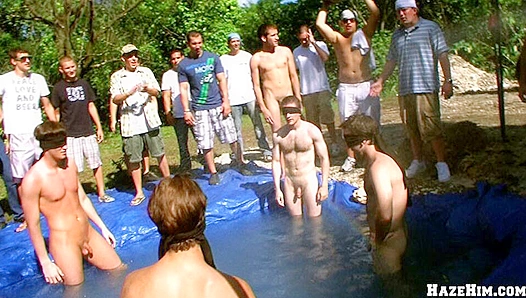 Steamy Skin-to-Skin: Hot Poolside Blowjob Action – HazeHim 18+
