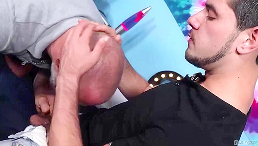 Muscle Bear StepDad Teases Young Aiden While StepMoms Away – BbwGayTV 18+